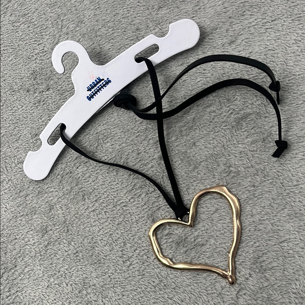 NEW Urban Outfitters Gold Heart‎ Pendant Faux? Leather Necklace